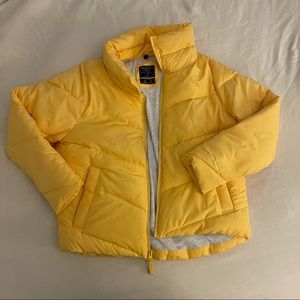 YELLOW ABERCROMBIE SHORT PUFFER M